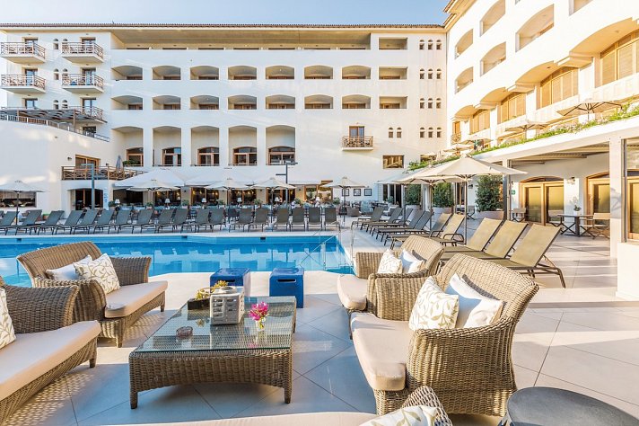 Theartemis Palace