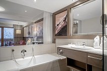 Wellness & Relax Hotel Milderer Hof - Beispiel Bad Juniorsuite Standard (Zimmercodierung JG2)