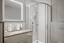 Wellness & Relax Hotel Milderer Hof - Beispiel Bad Doppelzimmer Komfort (Zimmercodierung DF1)