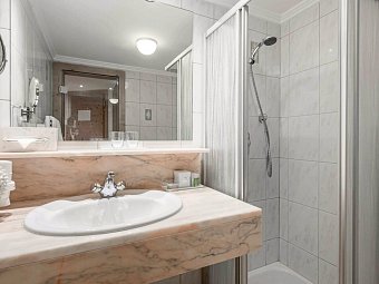 Bellevue 4 Sterne Superior - Beispiel BAd Doppelzimmer Typ B1 (Zimmercodierung DB1)