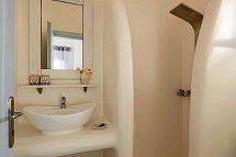 Kalestesia Suites - Badbeispiel Suite Premium mit Außenjacuzzi und Calderablick (Zimmercodierung DMM)