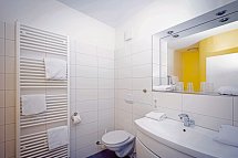 Ostsee Resort Damp - Ferienhäuser Asgard - Beispiel Bad Premiumhaus (Zimmercodierungen BB2 & BB6)