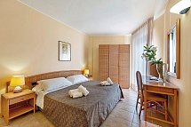 Rina Hotel - Wohnbeispiel Doppelzimmer Standard Meerblick (Zimmercodierung DGM)