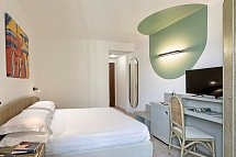 Rina Hotel - Wohnbeispiel Doppelzimmer Standard Balkon (Zimmercodierung DG2)