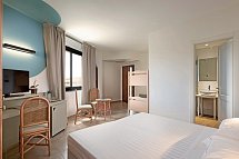 Rina Hotel - Wohnbeispiel Doppelzimmer Standard Vierbett (Zimmercodierung RB2)