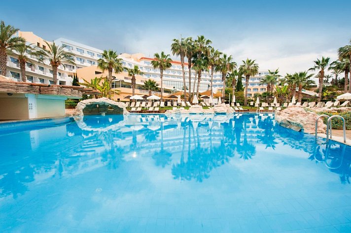 St. George Beach Hotel & Spa Resort