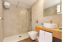 Alua Suites Las Rocas - Beispiel Bad Suite 2 Schlafzimmer (Zimmercodierung WB2)