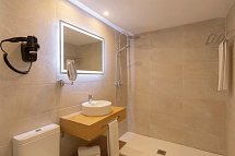 Alua Suites Las Rocas - Beispiel Bad Suite 1 Schlafzimmer (Zimmercodierungen WB1 & WBM)