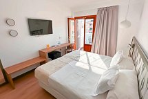 Eix Alcudia - Wohnbeispiel Doppelzimmer Poolblick renoviert (Zimmercodierungen D3P & D4P)
