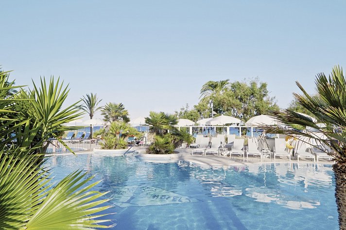Sabina Hotel & Suites