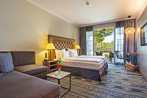 Lindner Hotel Mallorca Portals Nous, part of JdV by Hyatt - Wohnbeispiel Doppelzimmer 1 Kingsize Bett oder 2 Twinbetten Golfseite (Zimmercodierung D1F)