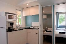 Camping Free Beach (by Happy Camp) - Wohnbeispiel Mobilheim Happy Premium (Zimmercodierung CB1)
