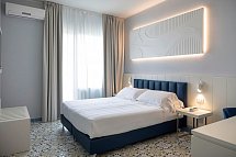 Grand Hotel - Wohnbeispiel Double Room Superior Lateral Sea View Balcony (Zimmercodierung DS1)