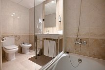 Ponient Dorada Palace by PortAventura World - Badbeispiel Doppelzimmer (Zimmercodierungen DB1, DB2, D1P & D2P)