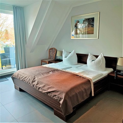 Strandhotel Dranske - Wohnbeispiel Doppelzimmer Standard (Zimmercodierungen DB1 & DC1)