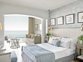 Sani Beach - Wohnbeispiel Juniorsuite Meerblick (Zimmercodierung JBM)