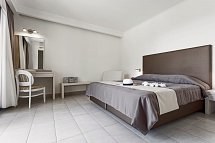 Lagomandra Beach Hotel - Wohnbeispiel Doppelzi. Deluxe seitl. Meerblick (Zimmercodierung DDN)