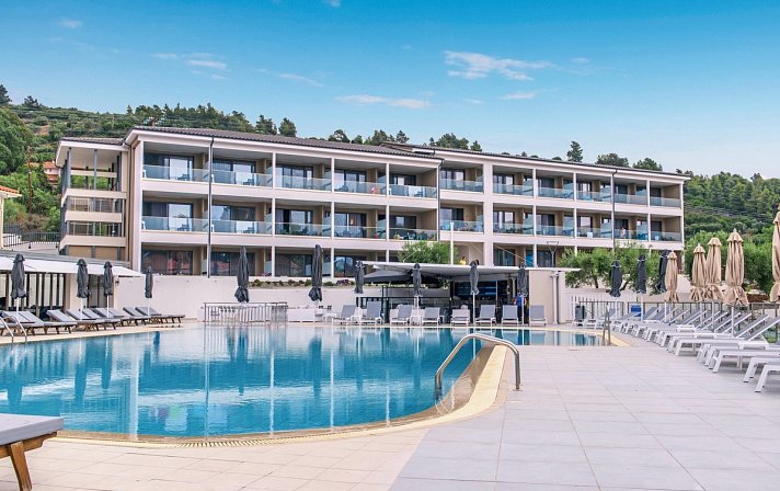 Lagomandra Beach Hotel