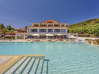 Lagomandra Beach Hotel