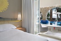 Bluesun Hotel Jadran - Wohnbeispiel Juniorsuite Deluxe Swim-up Pool Meerblick (Zimmercodierung JDM)
