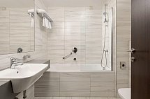 Hotel Park Makarska - Beispiel Bad Doppelzimmer Standard (Zimmercodierung DG3)