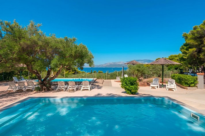 Waterman Beach Village Camp & Glamping