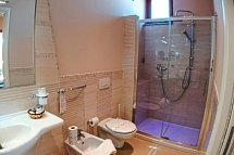 Piccolo Hotel Residence - Beispiel Badezimmer (Zimmercodierungen DB1 & JB1)