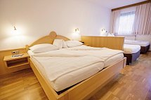 Feriendorf Ponyhof - Wohnbeispiel Familienzimmer Heidi Elternhaus (Zimmercodierung FB1)