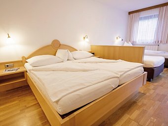 Feriendorf Ponyhof - Wohnbeispiel Familienzimmer Heidi Elternhaus (Zimmercodierung FB1)