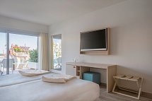 Iberostar Waves Royal Andalus - Wohnbeispiel Familienzimmer seitlicher Meerblick (Zimmercodierungen F1N & F2N)