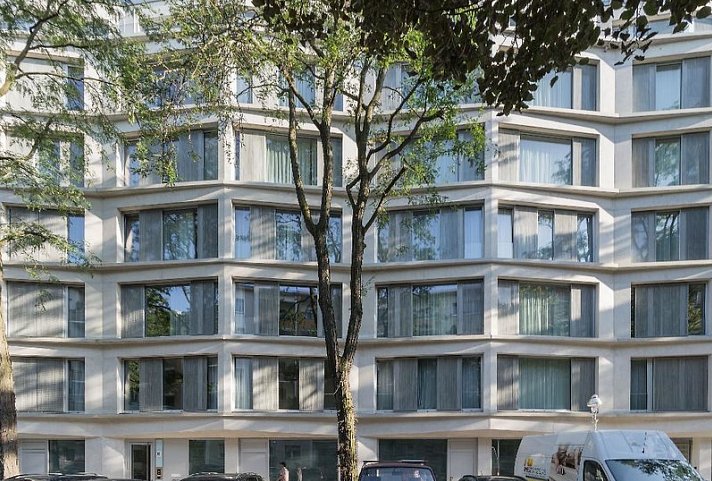 Carlotta Apartments