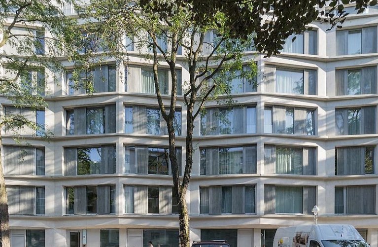 Carlotta Apartments
