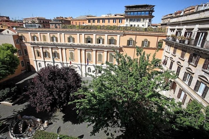 Trianon Borgo Pio Aparthotel