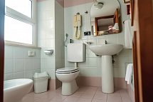Corallo Taormina - Wohnbeispiel Dreibettzimmer Meerblick