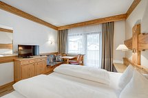 Tilia living