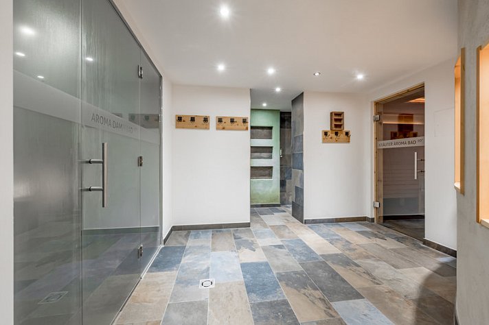 Tilia living