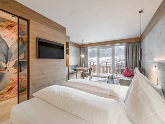 Tilia living