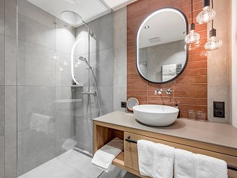 Tilia living