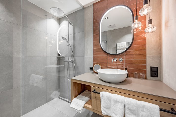Tilia living