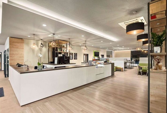 Super 8 by Wyndham Munich City North