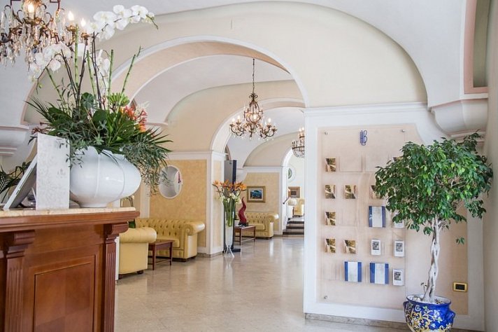 Lloyd's Baia Hotel