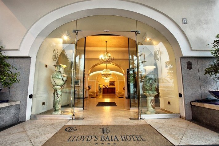 Lloyd's Baia Hotel