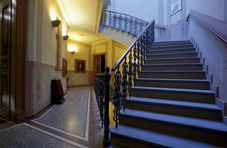 Deminka Palace