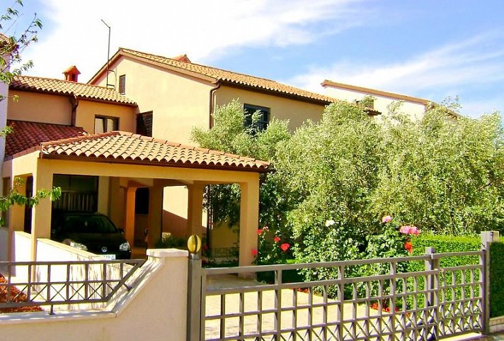 Apartments Miljenko