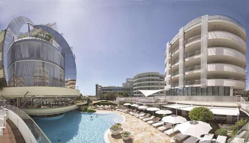 Premier & Suites