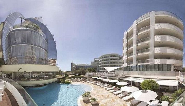 Premier & Suites