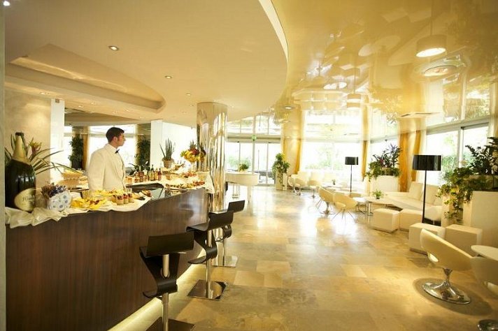 Premier & Suites