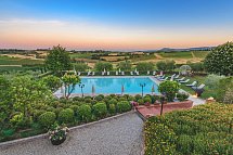 Borgo Tre Rose Hotel & Apartments