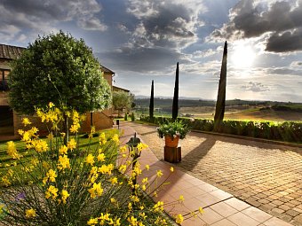 Borgo Tre Rose Hotel & Apartments