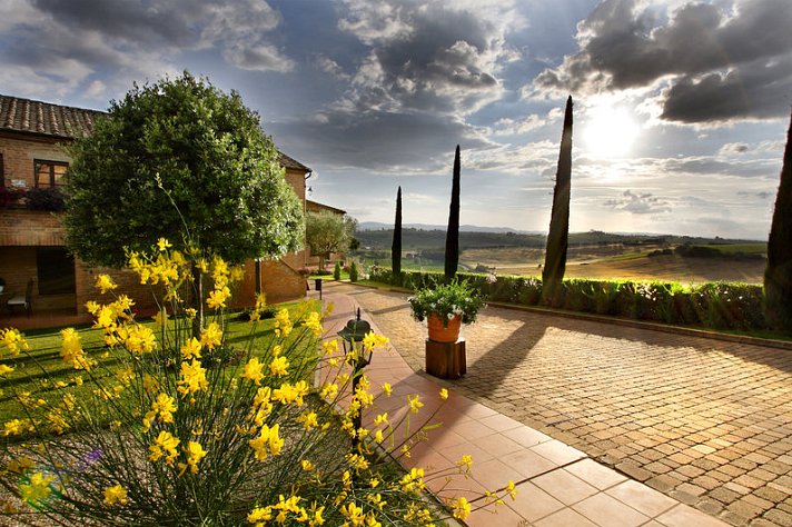 Borgo Tre Rose Hotel & Apartments